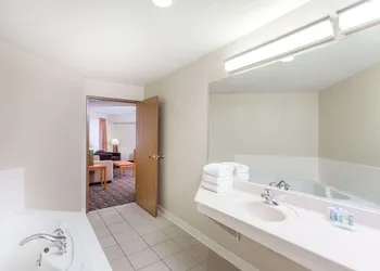 Wyndham Garden Madison Fitchburg hotel thumbnail 8