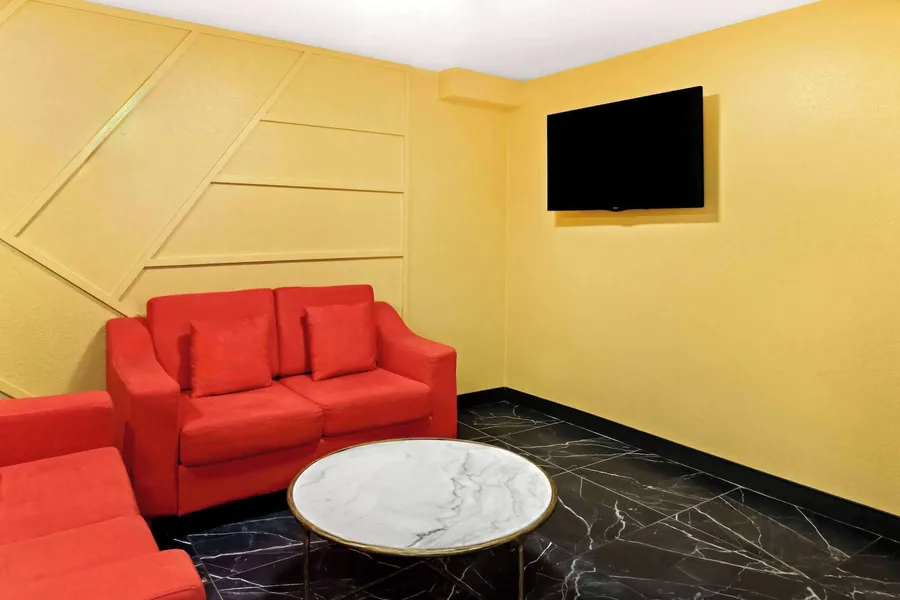Super 8 by Wyndham Vandalia/Dayton International Airport hotel detail image 2