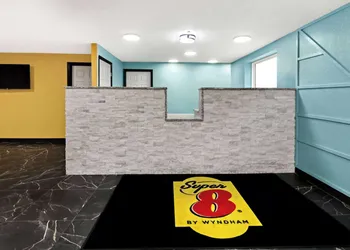 Super 8 by Wyndham Vandalia/Dayton International Airport hotel thumbnail 3