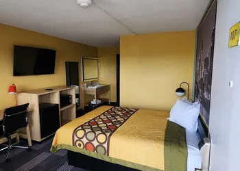 Super 8 by Wyndham Vandalia/Dayton International Airport hotel thumbnail 6