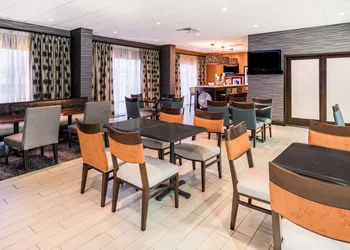 Hampton Inn Dover hotel thumbnail 2