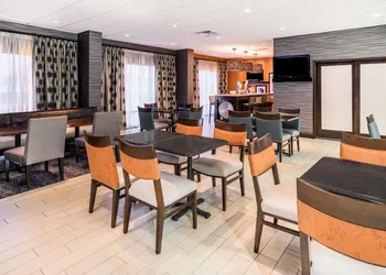 Hampton Inn Dover hotel thumbnail 2