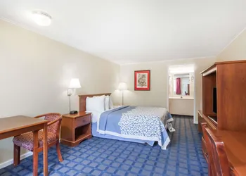 Days Inn by Wyndham Dover Downtown hotel thumbnail 5