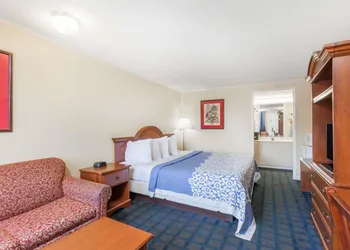 Days Inn by Wyndham Dover Downtown hotel thumbnail 6