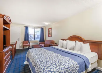 Days Inn by Wyndham Dover Downtown hotel thumbnail 7