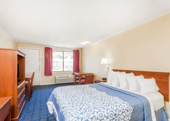 Days Inn by Wyndham Dover Downtown hotel thumbnail 8