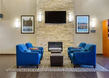 Comfort Suites Dover University Area hotel thumbnail 2