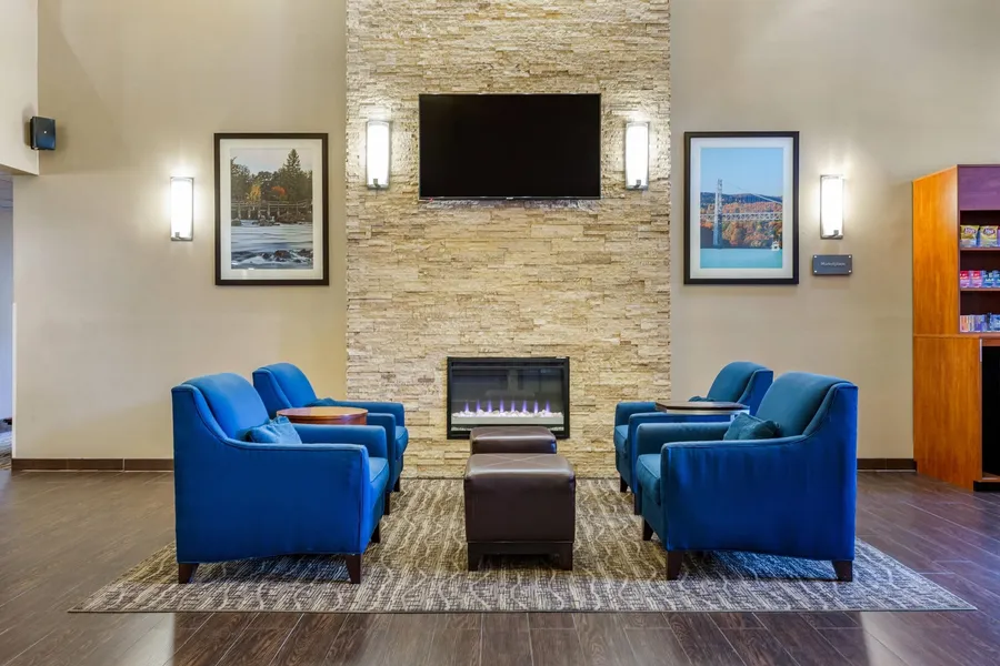Comfort Suites Dover University Area hotel detail image 2