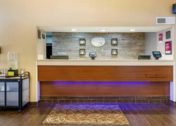 Comfort Suites Dover University Area hotel thumbnail 3