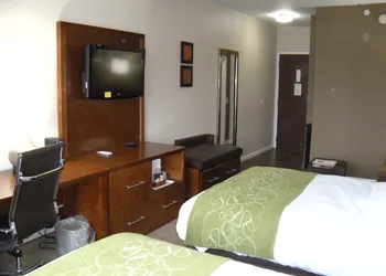 Comfort Suites Dover University Area hotel thumbnail 5