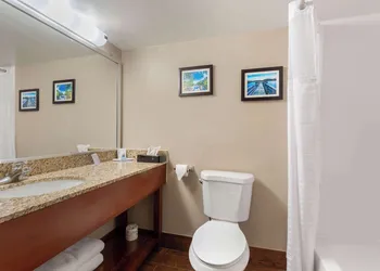 Comfort Inn & Suites Milford hotel thumbnail 6