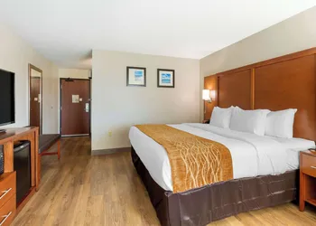 Comfort Inn & Suites Milford hotel thumbnail 8