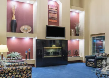 Ramada by Wyndham Springfield North hotel thumbnail 2