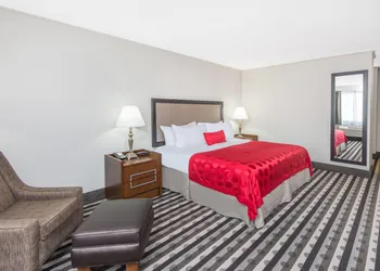 Ramada by Wyndham Springfield North hotel thumbnail 4