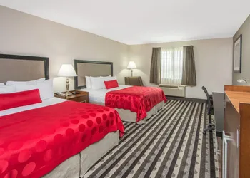 Ramada by Wyndham Springfield North hotel thumbnail 7