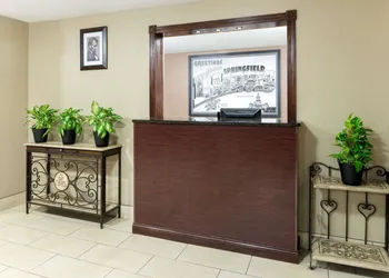 Super 8 by Wyndham Springfield East hotel thumbnail 3