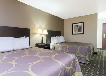 Super 8 by Wyndham Springfield East hotel thumbnail 4