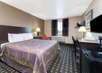 Super 8 by Wyndham Springfield East hotel thumbnail 6