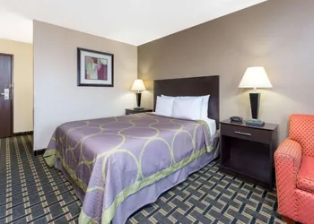 Super 8 by Wyndham Springfield East hotel thumbnail 7