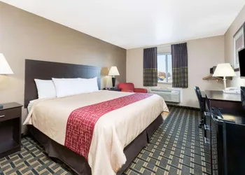 Super 8 by Wyndham Springfield East hotel thumbnail 8