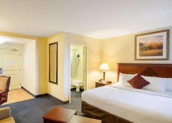 MainStay Suites Dover hotel thumbnail 5