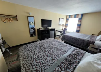 Days Inn by Wyndham Springfield hotel thumbnail 3