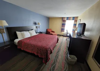 Days Inn by Wyndham Springfield hotel thumbnail 5