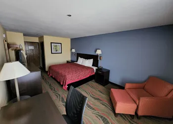 Days Inn by Wyndham Springfield hotel thumbnail 6