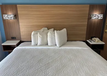 Jacksonville Inn & Suites hotel thumbnail 3