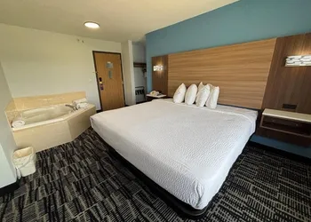 Jacksonville Inn & Suites hotel thumbnail 6