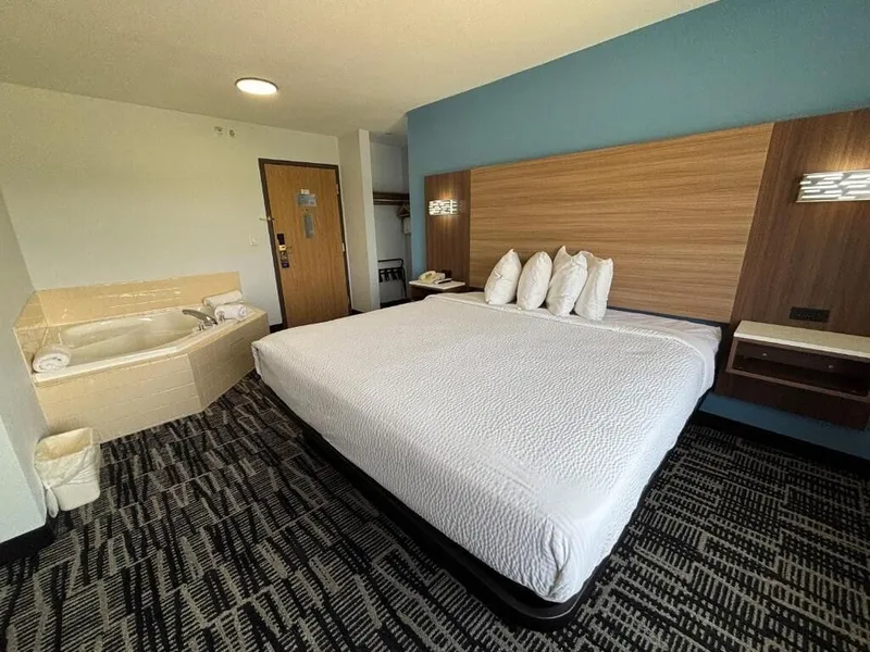 Jacksonville Inn & Suites hotel detail image 6