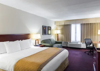 Clarion Hotel Somerset - New Brunswick hotel thumbnail 7
