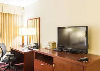 Clarion Hotel Somerset - New Brunswick hotel thumbnail 8