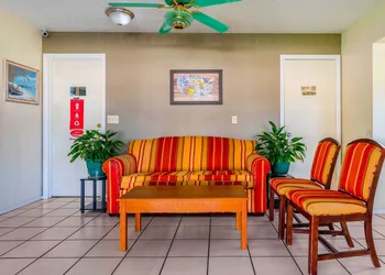 Econo Lodge Crystal River hotel thumbnail 3