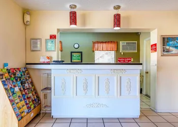 Econo Lodge Crystal River hotel thumbnail 5