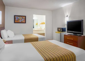 Econo Lodge Crystal River hotel thumbnail 8