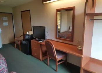 Syracuse Inn & Suites hotel thumbnail 6