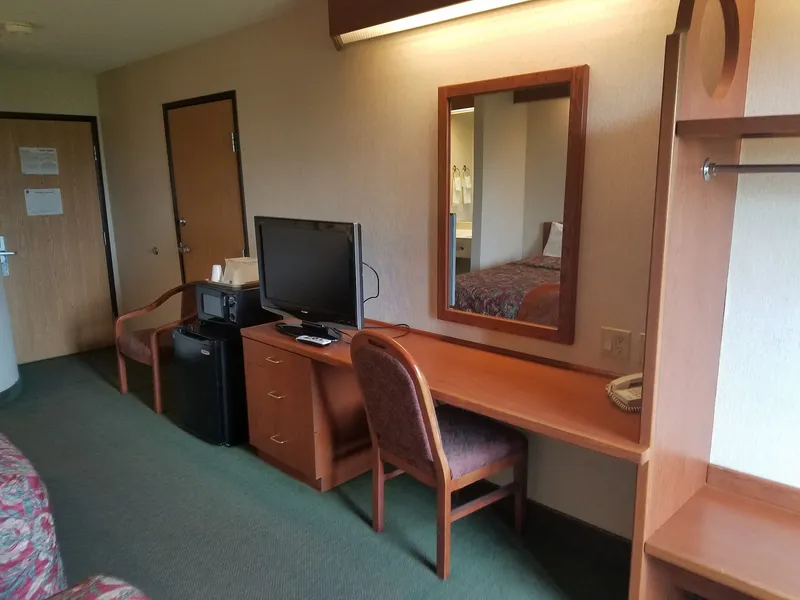 Syracuse Inn & Suites hotel detail image 6
