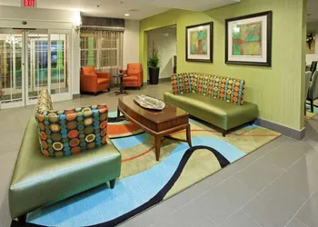 La Quinta Inn & Suites by Wyndham Lebanon hotel thumbnail 2