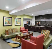 La Quinta Inn & Suites by Wyndham Lebanon hotel detail image 4
