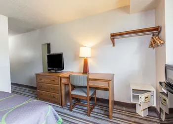Super 8 by Wyndham Dunbar/Charleston Area hotel thumbnail 2