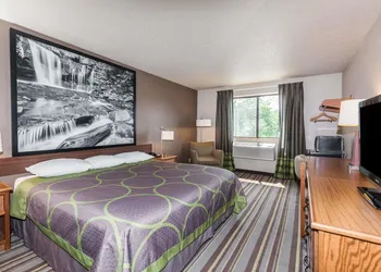 Super 8 by Wyndham Dunbar/Charleston Area hotel thumbnail 3
