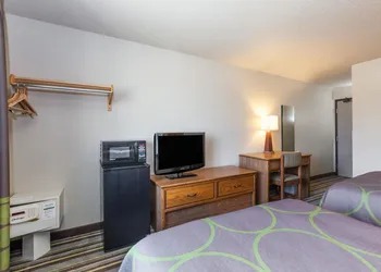 Super 8 by Wyndham Dunbar/Charleston Area hotel thumbnail 4
