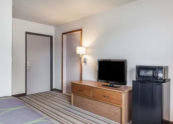 Super 8 by Wyndham Dunbar/Charleston Area hotel thumbnail 5