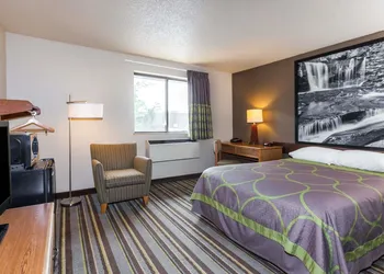 Super 8 by Wyndham Dunbar/Charleston Area hotel thumbnail 7