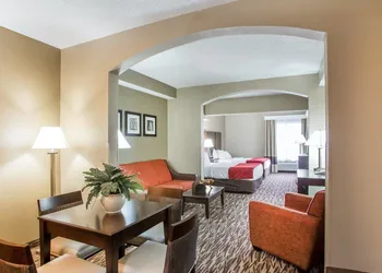 Comfort Suites Lebanon hotel thumbnail 6