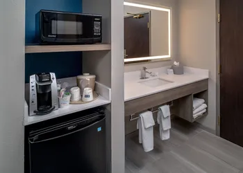 Holiday Inn Express Charleston-Kanawha City by IHG hotel thumbnail 4