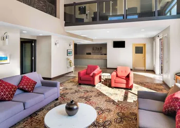 Best Western Plus Osoyoos Hotel & Suites hotel thumbnail 3