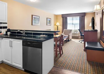 Best Western Plus Osoyoos Hotel & Suites hotel thumbnail 7