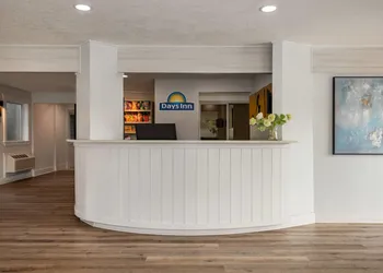 Days Inn by Wyndham Kelowna hotel thumbnail 2